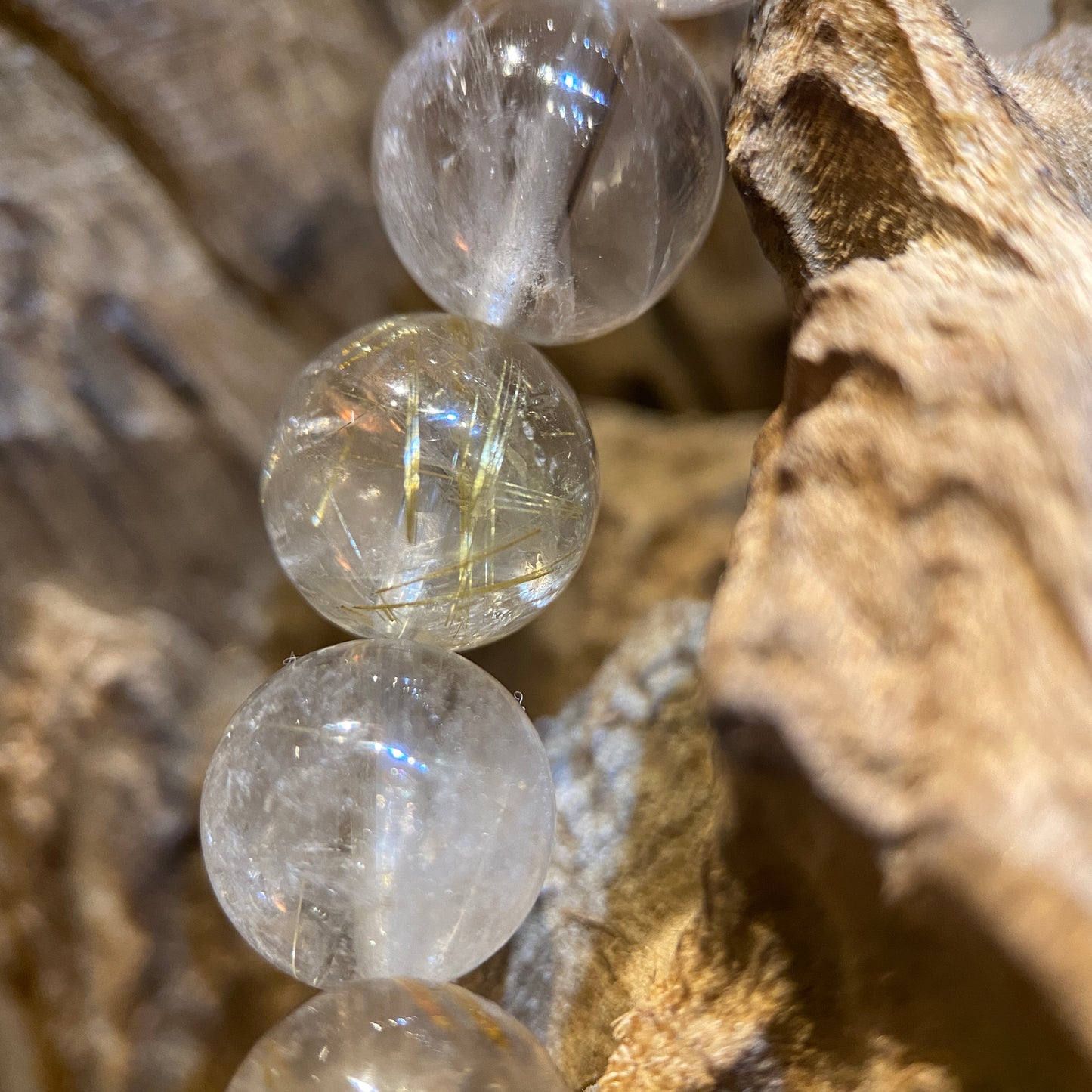 山梨。金髮晶