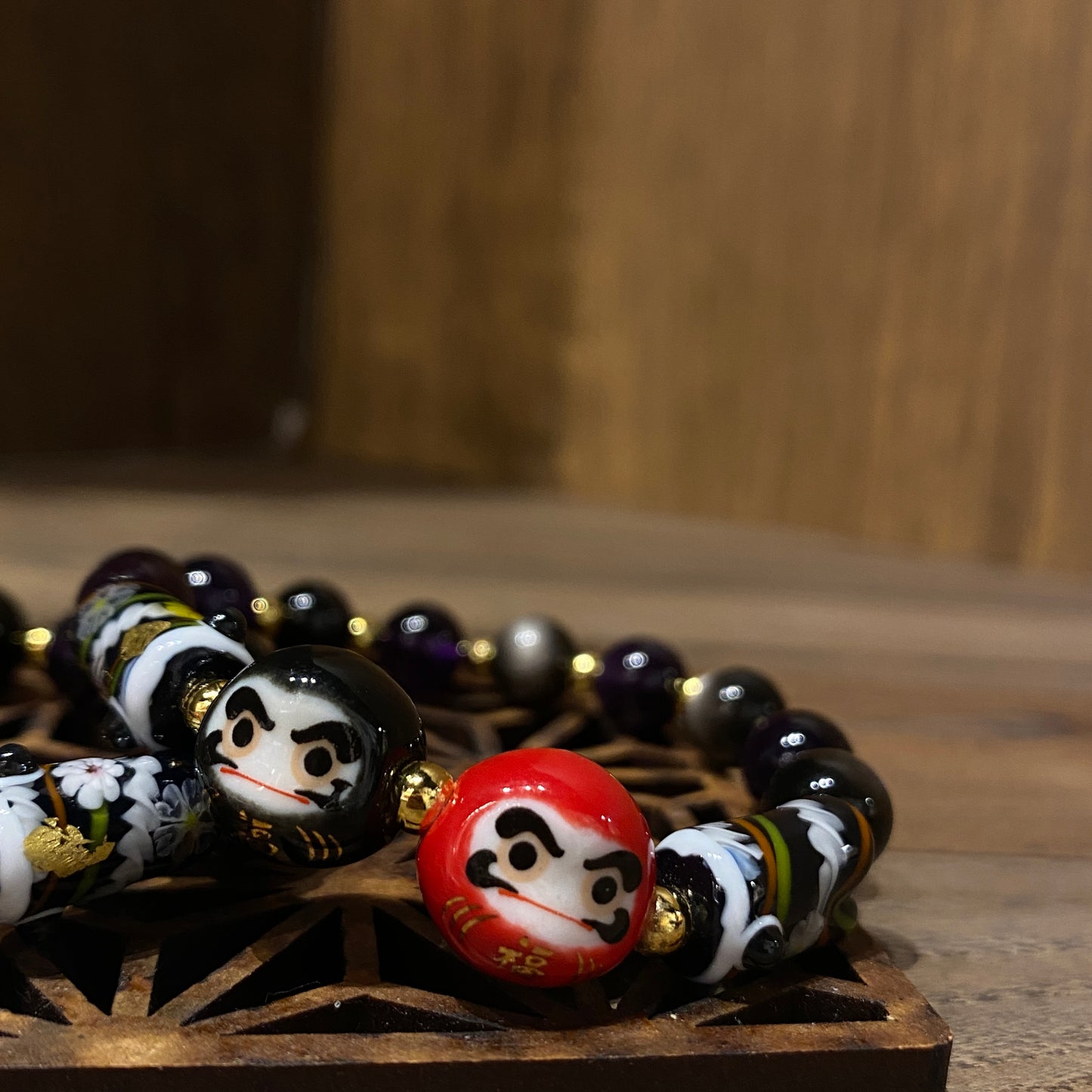 黑曜石紫牙烏鯉魚配紅黑達摩手串 | Black Obsidian Purple Garnet Koi Red & Black Daruma Bracelet