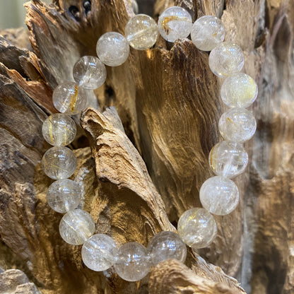 山梨。金髮晶