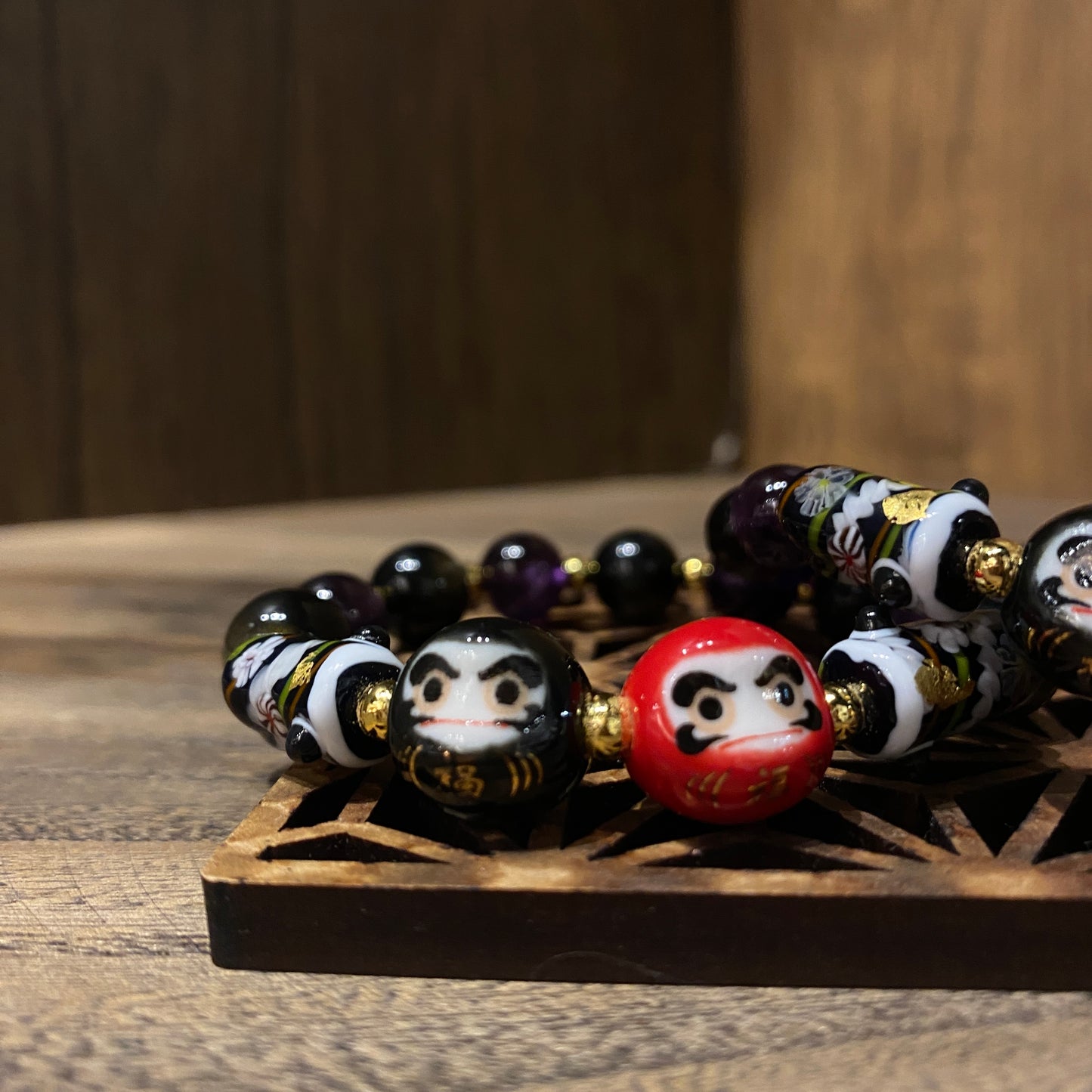 黑曜石紫牙烏鯉魚配紅黑達摩手串 | Black Obsidian Purple Garnet Koi Red & Black Daruma Bracelet