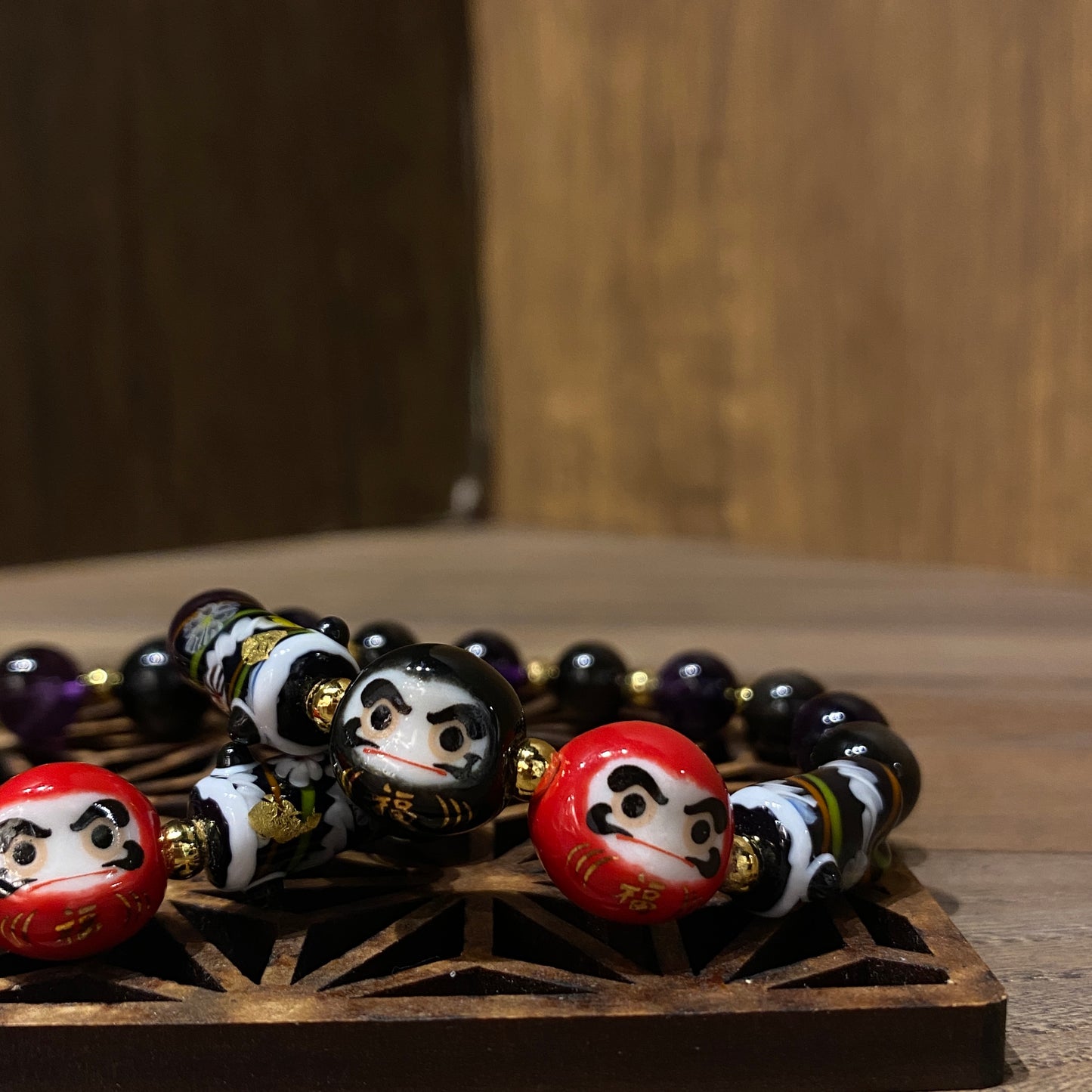 黑曜石紫牙烏鯉魚配紅黑達摩手串 | Black Obsidian Purple Garnet Koi Red & Black Daruma Bracelet