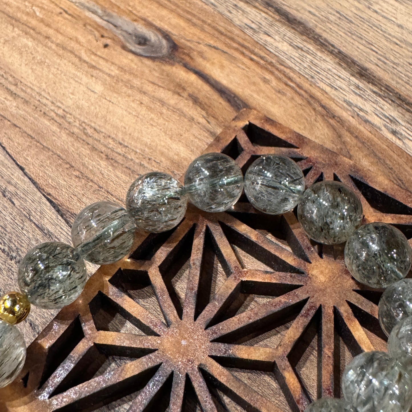 綠碧髮。琉璃珠。達摩 | Green Rutilated Quartz Daruma Bracelet