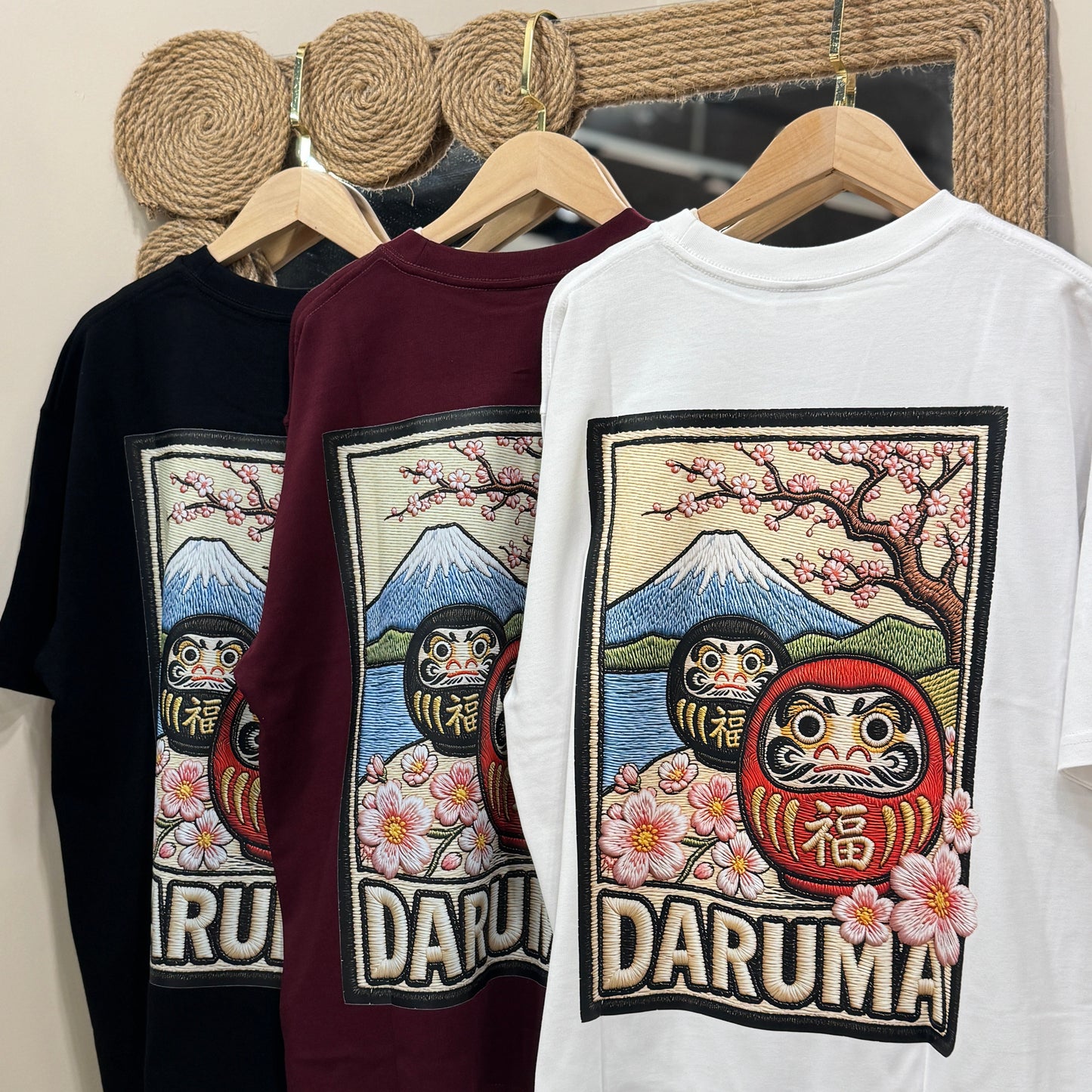 達摩櫻花數碼織繪T恤｜Daruma Embroidery Print T-shirt