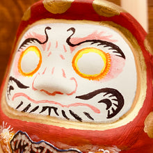 Load image into Gallery viewer, 手繪陶瓷達摩x獅子山